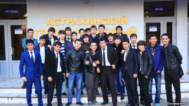 Таджикским выпускникам российских вузов могут упростить получение гражданства