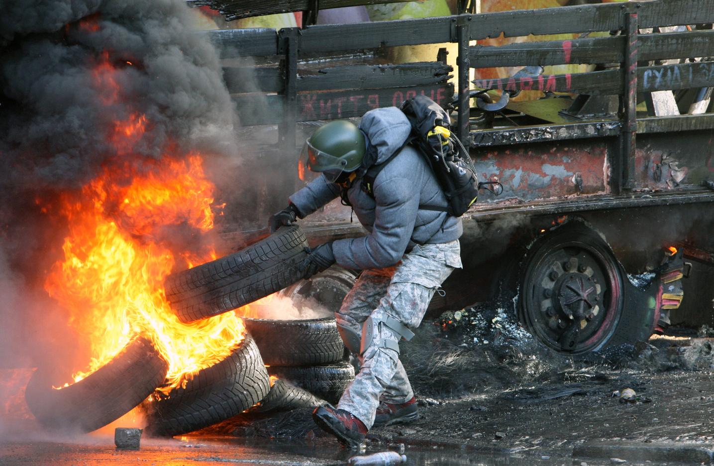 Горящие шины на Майдане. фото - Игоря Коваленко