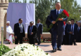 Президент Казахстана возложил цветы к могиле Ислама Каримова