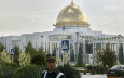 Туркменский субботник: зачем сажать дерево наоборот?