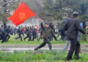 ГСИН обвиняет четырех депутатов парламента Кыргызстана в мародерстве