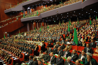Туркменский парламент станет двухпартийным. Президент Бердымухамедов распорядился создать альтернативу партии власти