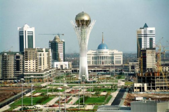 Астана растет и вверх, и вширь