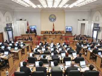 Парламентарии Кыргызстана считают позорным употреблять русский язык