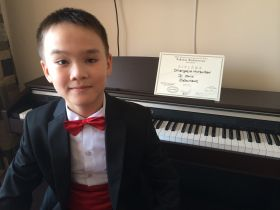 Юный пианист из Казахстана победил на престижных конкурсах во Франции