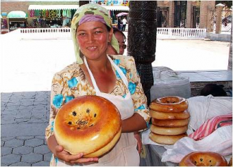 В таджикских школах девочек будут учить готовить плов и печь лепешки