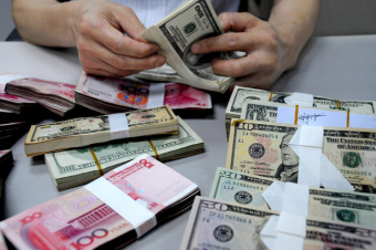 $4 трлн резерва и падающий юань Китая