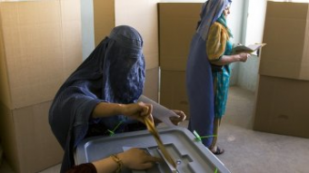 Выборы в Афганистане: обвинения в мошенничестве
