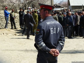В Таджикистане чипируют гаишников
