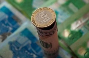 Казахские эксперты уверены, что нужна срочная девальвация тенге