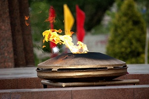 В Петербург из столицы Кыргызстана прибыл Вечный огонь с площади Победы