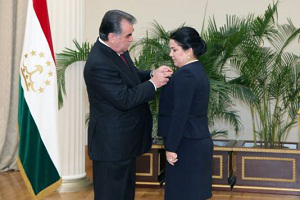 Президент Таджикистана наградил дочь орденом