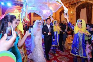 Глава Узбекистана призвал не выдавать замуж девушек до двадцати лет