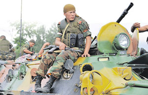 Потешная гвардия . Вооруженные силы Душанбе и Бишкека представляют собой одно название