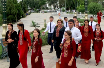 Туркменистан: Студентов обязывают путешествовать только на самолетах «во избежание непристойности»
