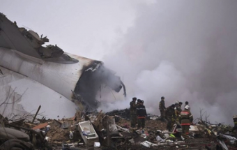 Алматинцы собирают вещи и продукты пострадавшим при крушении самолета