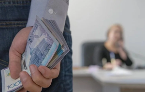 Казахстан вышел из числа наиболее коррумпированных стран
