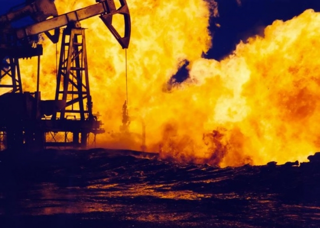 Пожар. Нефть