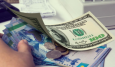Доллар ниже 480: казахстанцы массово скупают американскую валюту