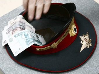 В России узбекистанец пытался взяткой «выручить» нелегала из Киргизии 