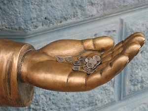 Кыргызстан: Вновь с протянутой рукой?