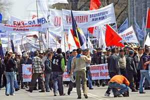 В Кыргызстане оппозиция потребует отставки вице-премьера и главы спецслужб