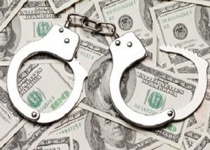 «Десяток дорогих иномарок, несколько элитных квартир...» - обзор СМИ Кыргызстана за неделю