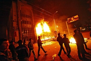 Сторонники арестованного экс-спикера угрожают властям Кыргызстана еще одним госпереворотом