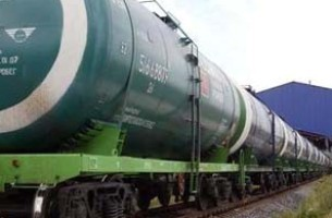 На границе с Узбекистаном простаивают 103 вагона с ГСМ для Кыргызстана