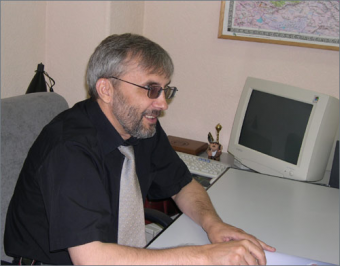 Политолог: Под конец этого или в начале нового года кыргызстанцев ожидает политический театр