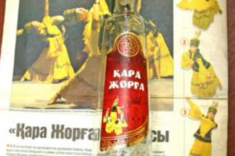 Казахстанка засудила производителя водки за свое фото на этикетке