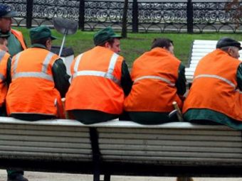 Мигрантов отправят на прививки.  В Россию возвращаются холера, тиф и бешенство