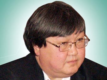 Зайнидин Курманов: Элиты Кыргызстана кочуют из команды в команду и «рубят бабло»