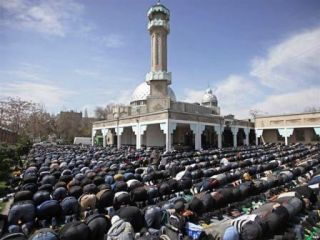 Пятничный намаз в Бишкеке: религия на грани экстрима