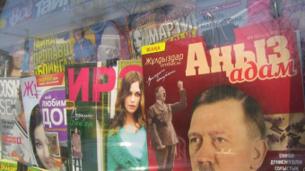 Журнал «Аныз Адам», после появления Гитлера на обложке, обязали выплатить 13 миллионов тенге