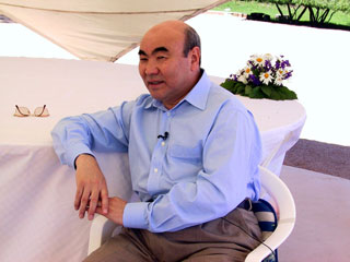 Экс-президент Кыргызстана Аскар Акаев так и не решился приехать на похороны своего старшего брата