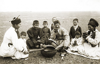 Русские авторы Н.Петровский, А.Хорошхин, И.Яворский, Д.Эварницкий о народах Средней Азии и архитектуре Самарканда и Бухары в конце XIX века