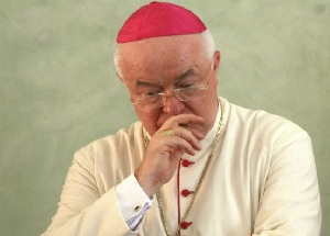 Бывший посол Ватикана в Центральной Азии хранил более тысячи детских порноснимков