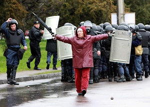 «Есть вызовы, но не угрозы» - обзор СМИ Кыргызстана за неделю