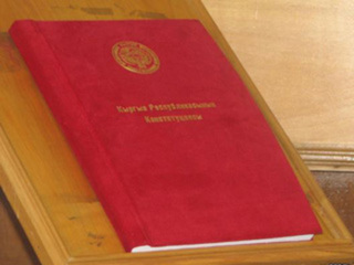 Кыргызстан. Опять Конституцию под нож?