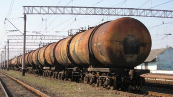 Назарбаев распорядился пропустить в Кыргызстан застрявшие на границе 500 вагонов с ГСМ