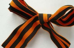 Омурбек Текебаев выступает против инициативы чиновников столицы Кыргызстана отказаться от георгиевской ленточки