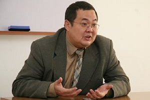 Политолог: Заигрывание с маргиналами – часть предвыборной борьбы некоторых политиков в Кыргызстане