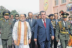 Таджикистан может отдать аэродром Айни под иностранную военную базу