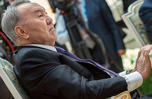 Казахстан проверяют на лояльность экономикой