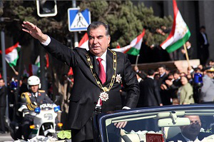 «Лесть, подхалимство и «культ личности» — Таджикистан в зеркале СМИ