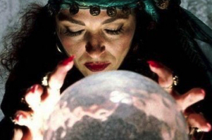 В Туркменистане запрещена реклама услуг гадалок, казино и БАДов