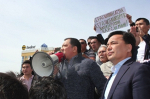 Казахстан: Никто не знает, где порвется