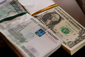 Экономист: мигранты из Центральной Азии переводят деньги в обход банков