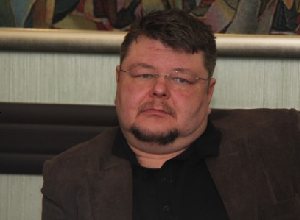 Эксперт: В Кыргызстане размыты грани между политикой и политиканством